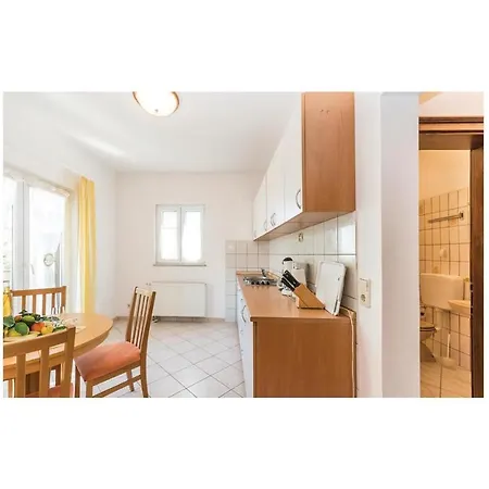 Amazing In W/ 1 Bedrooms *